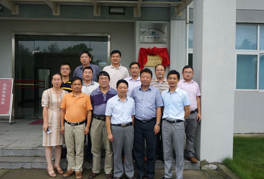 XK.COM与南京农业大学共建的江苏省研究生工作站举行揭牌仪式